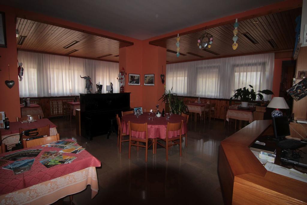 Albergo Trieste Tambre d'Alpago Exterior photo